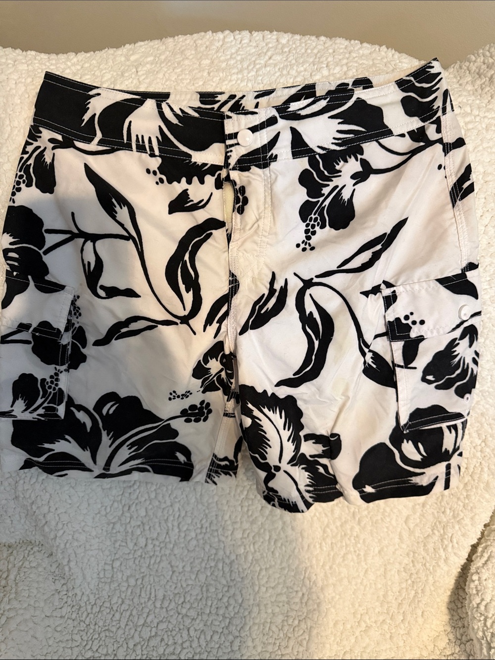 VENUS Black & White Floral Cargo Bermudas